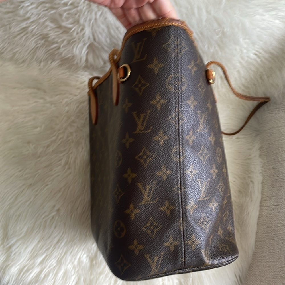 Louis Vuitton MM Neverfull - Picture 4 of 17